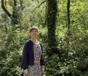 Isabelle, votre guide bain de forêt au Bois des Elfes